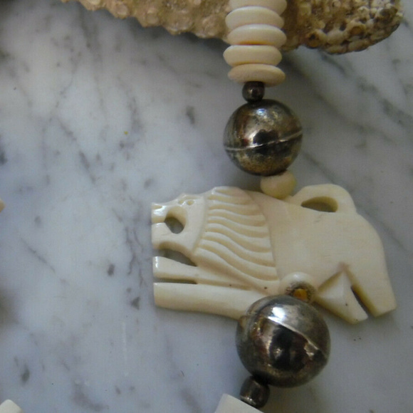 ESTATE VINTAGE ~Handcarved Lion ~ BOVINE BONE BEAD - Picture 3 of 8